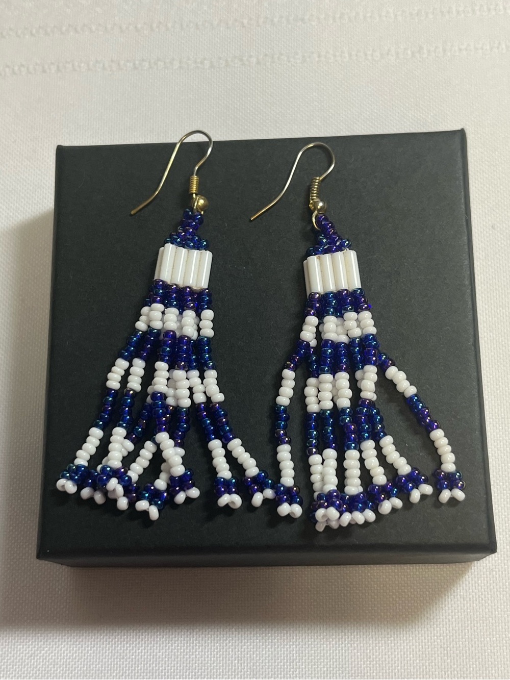 Beaded dangle earrings - Picture 1 of 3